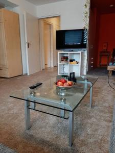 a glass coffee table with a bowl of fruit on it at Monteurswohnung Monteurunterkunft in Heilbronn