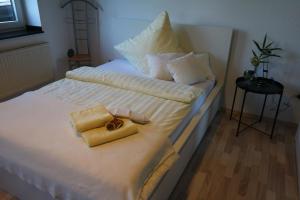 Un pat sau paturi într-o cameră la Apartment 1