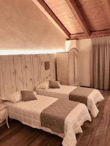 Ένα ή περισσότερα κρεβάτια σε δωμάτιο στο Agr. Cascina Fabbrica