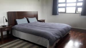 Un pat sau paturi într-o cameră la Jag's villa