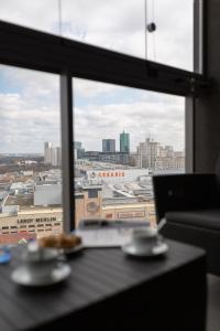 Widok na miasto Warszawa z tego apartamentu