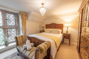 Katil atau katil-katil dalam bilik di Florence Nightingale Suites at Lea Hurst