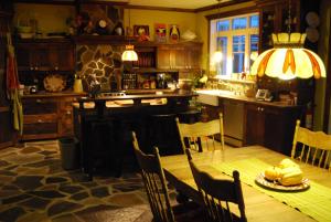 a kitchen with a table and a stove top oven at Le Gite Du Hu-Art in Quebec City