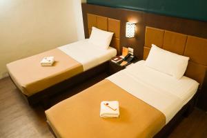 Letto o letti in una camera di Tacloban Plaza Hotel