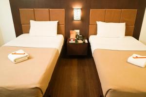 Letto o letti in una camera di Tacloban Plaza Hotel