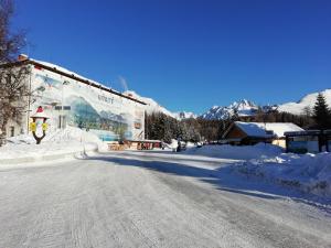 Turistická ubytovňa SHB ,Štrbské Pleso - Vysoké Tatry v zimě
