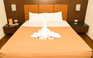 Letto o letti in una camera di Tacloban Plaza Hotel