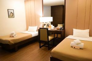 Letto o letti in una camera di Tacloban Plaza Hotel