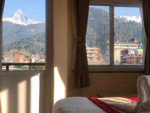 Utsikt mot fjell, enten fra hotellet eller fra et annet sted
