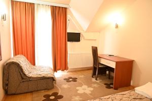 TV a/nebo společenská místnost v ubytování Harmony Hotel
