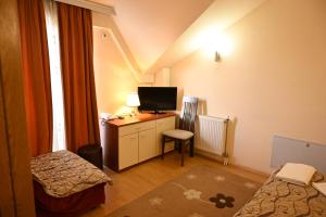 TV a/nebo společenská místnost v ubytování Harmony Hotel