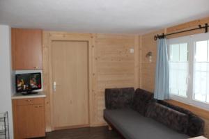 TV a/nebo společenská místnost v ubytování Chalet Good