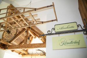 Certificato, attestato, insegna o altro documento esposto da Kerndlerhof