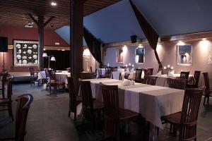 Reštaurácia alebo iné gastronomické zariadenie v ubytovaní A' PROPOS Hotel, Restauracja, Club