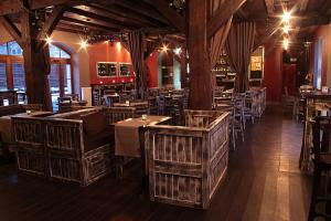 Reštaurácia alebo iné gastronomické zariadenie v ubytovaní A' PROPOS Hotel, Restauracja, Club