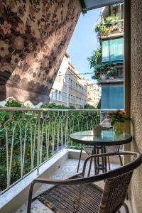 A balcony or terrace at Absolute Athens X