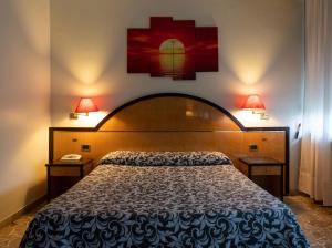 Кровать или кровати в номере H&L Hotel