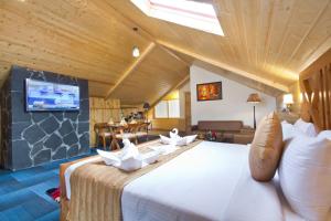 โทรทัศน์และ/หรือระบบความบันเทิงของ The Whitestone Resorts
