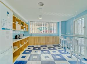 Kuchyň nebo kuchyňský kout v ubytování Loop INN Hostel Cartagena