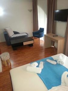 TV a/nebo společenská místnost v ubytování The Bulevard Hotel
