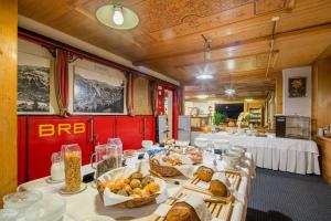 Makanan di atau berdekatan hotel