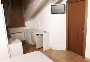 TV a/nebo společenská místnost v ubytování Hotel La Valle