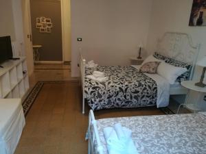 A bed or beds in a room at MiRhome Guest House
