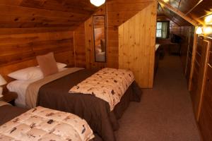 En eller flere senger på et rom på Sleepy Forest Cottages
