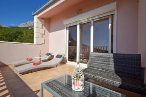 Balkón alebo terasa v ubytovaní Villa Anteana with view and pool of 60m2