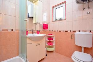 Kúpeľňa v ubytovaní Villa Anteana with view and pool of 60m2