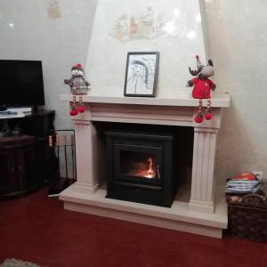 a fireplace with a fire in a living room at Casa da tia Bina in Monsaraz