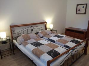 Postel nebo postele na pokoji v ubytování Apartmán U Dubu + 3 fotografie