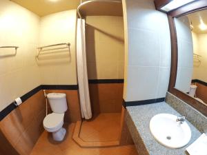 Vannas istaba naktsmītnē Nipa Garden Hotel