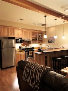 Nhà bếp/bếp nhỏ tại Twisp River Suites