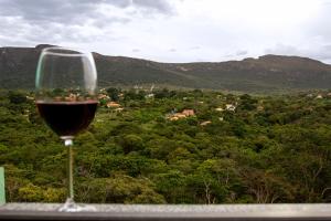 Uma vista da montanha tirada da pousada 