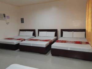 Ένα ή περισσότερα κρεβάτια σε δωμάτιο στο Veance Travellers Inn-Pabuas extension +23 φωτογραφίες