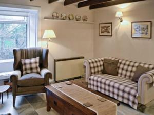 A seating area at Brig Of Tig Cottage 