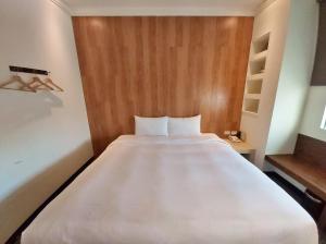 Rúm í herbergi á Merryday Hotel Banqiao