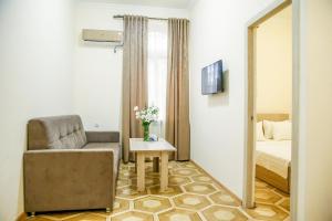 TV a/nebo společenská místnost v ubytování Alba Hotel Yerevan