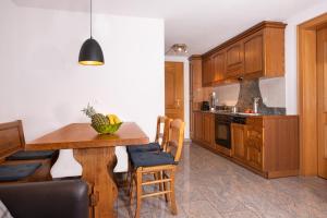 Kuchyň nebo kuchyňský kout v ubytování Apartment Aura