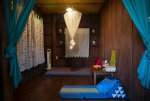 a living room with a blue couch and a table at Chiang Mai Summer Resort in Chiang Mai