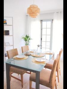 Φωτογραφία από το άλμπουμ του Cozy apartment on the sea σε Port Saplaya