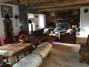Gallery image of Chalet d'en Haut Luxury and Charm in a Savoyard chalet in Les Masures