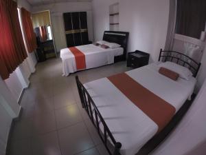 En eller flere senge i et værelse på Backpack Lanka