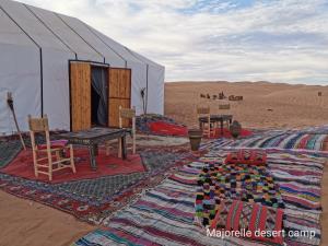 Afbeelding uit fotogalerij van Majorelle Desert Camp in Zagora