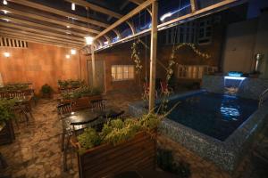 Bazén v ubytování Alba Hotel Yerevan nebo v jeho okolí