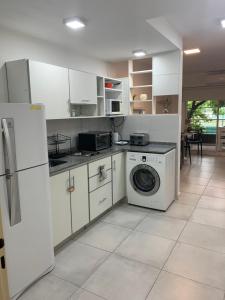 A kitchen or kitchenette at Belgrano Chic apartament