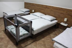 Ένα ή περισσότερα κρεβάτια σε δωμάτιο στο Apartmány Areál Zavadilka