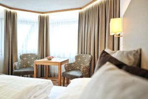 Postel nebo postele na pokoji v ubytování Hotel Maria Theresia