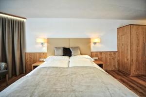 Postel nebo postele na pokoji v ubytování Hotel Maria Theresia